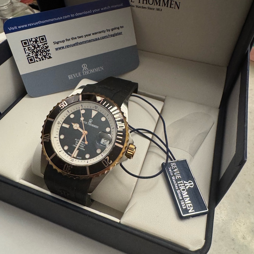 Revue Thommen Men's 'Diver' Black Dial Black Rubber Strap Swiss Automatic Watch.